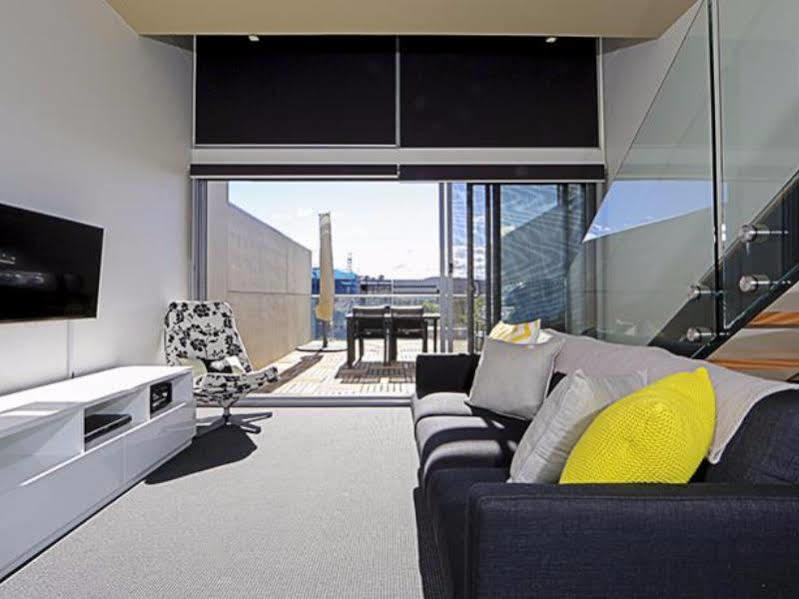 Mode 220 Braddon Act * Canberra